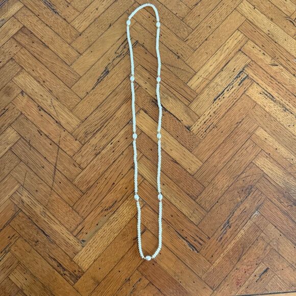 Elegant Freshwater Pearls and Gold Beaded Necklace - Picture 3 of 4